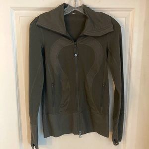 Lululemon zip up jacket olive green size 4